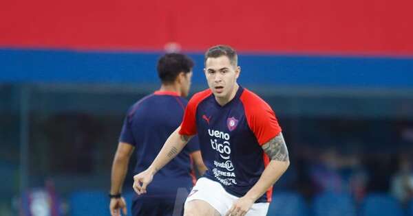 La Nación / Cerro retoca el equipo