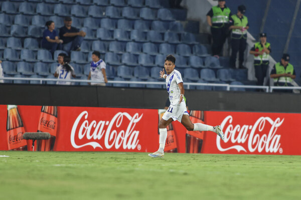 Versus / Ameliano mide fuerzas con Danubio en Uruguay