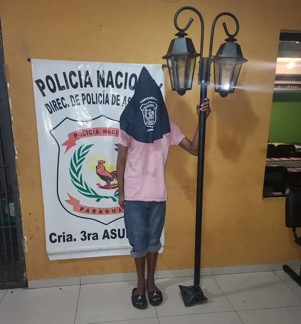 Fue detenido con una farola y dice no saber dónde la robó - Policiales - ABC Color
