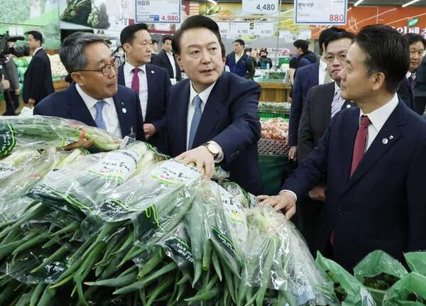 Víspera de elecciones legislativas en Corea del Sur, cruciales para el presidente Yoon - Mundo - ABC Color