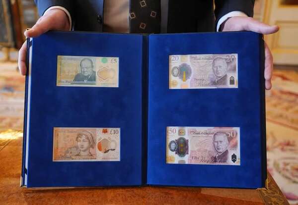 El Banco de Inglaterra presenta a Carlos III los primeros billetes con su imagen - Gente - ABC Color