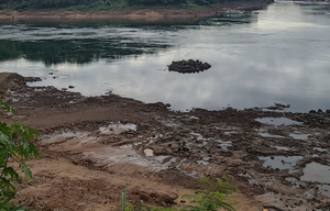 La bajante del río Paraná obliga a suspender servicio de la balsa - La Clave