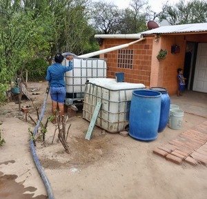 Obras Públicas asiste a comunidades con la provisión de 100.000 litros de agua potable - .::Agencia IP::.