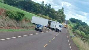 Nuevo golpe de piratas del asfalto: Asaltantes interceptan camión de transportadora en Canindeyú