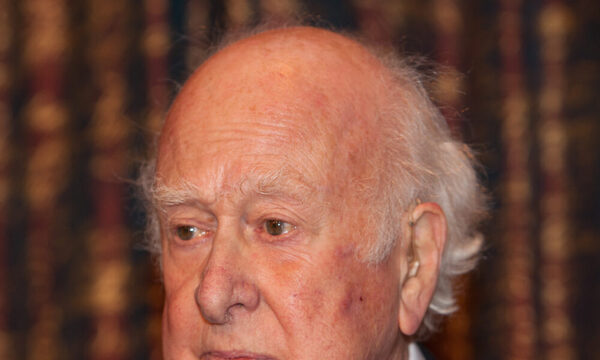 Fallece Peter Higgs, descubridor del Bosón de Higgs, a los 94 Años