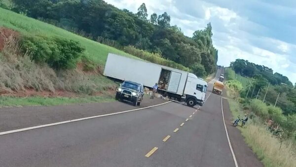 Nuevo golpe de piratas del asfalto: Asaltantes interceptan camión de transportadora en Canindeyú - Radio Imperio 106.7 FM