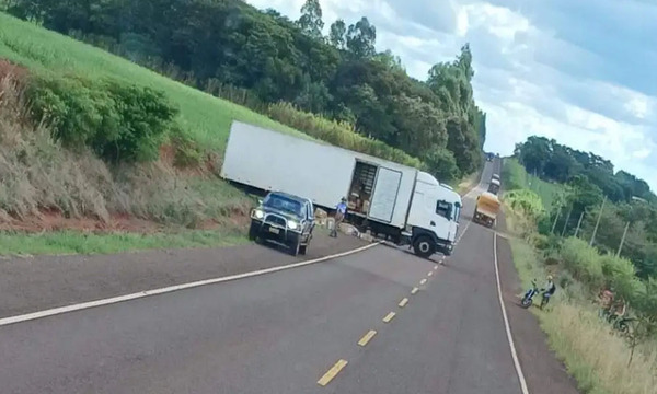 Asaltantes interceptan camión de transportadora en Canindeyú