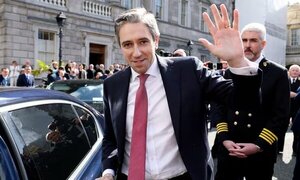 Irlanda elige al primer ministro más joven de la historia del país