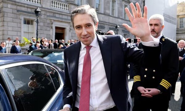 Irlanda elige al primer ministro más joven de la historia del país