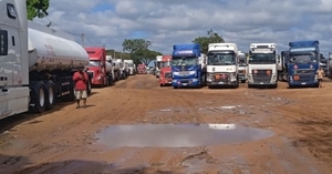  Reportan fallecimiento de cinco camioneros bolivianos varados desde hace un mes en Paraguay