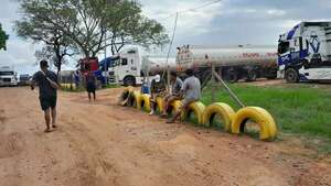 AUDIO: “Hay como cuatro baños para 400 personas”: Camionero boliviano cuenta las precariedades por las que tienen que atravesar en nuestro país - Periodísticamente - ABC Color