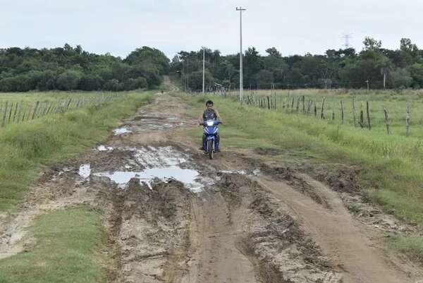 Vecinos claman por arreglo de caminos en Ayolas - Nacionales - ABC Color