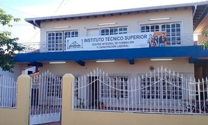 ACADEMO de Coronel Oviedo celebra graduación de más de 400 egresados técnicos y profesionales
