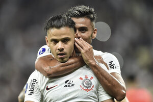 Versus / Un inspirado Ángel Romero dirige el recital del Corinthians ante Nacional