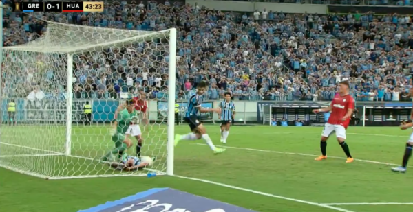 Versus / El insólito gol anulado a Mathías Villasanti en la caída de Gremio