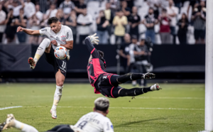 Versus / Ángel Romero se destapa con dos récords en el Corinthians