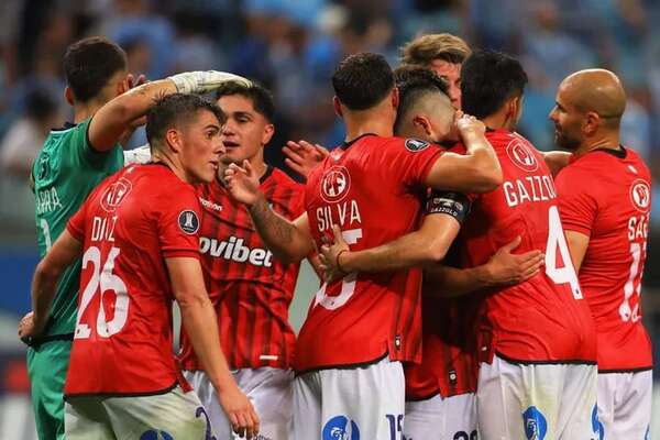 Huachipato vence a Gremio, es nuevo líder y deja últimos a los brasileños sin puntos - Fútbol Internacional - ABC Color