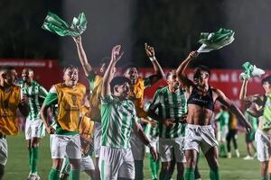 Con doblete, Luppi le da la victoria a Racing de Montevideo ante Argentinos Jrs - Fútbol Internacional - ABC Color