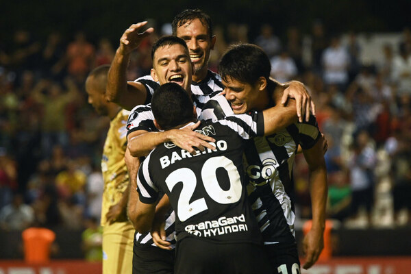 Versus / Libertad golea a Táchira y recupera terreno en la Copa Libertadores