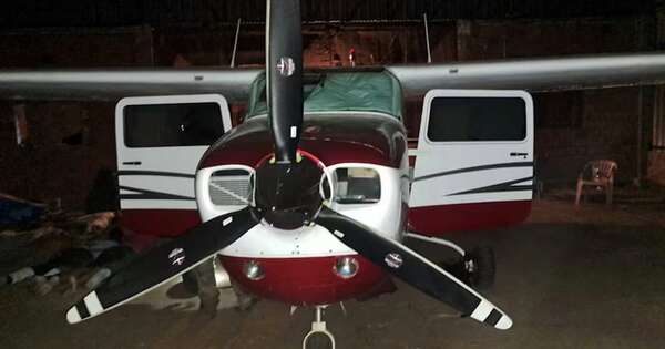 La Nación / Brasil detuvo avioneta con carga de cocaína
