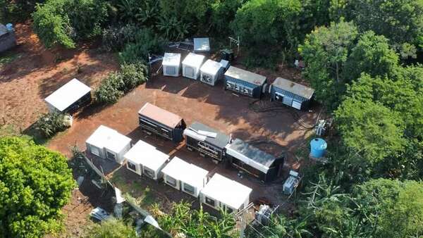 Megaoperativo en Saltos del Guairá desarticula granja clandestina de criptominería - Policiales - ABC Color