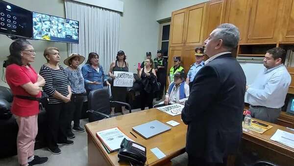 Jubilados municipales continúan sin cobrar sus haberes, denuncian - Nacionales - ABC Color