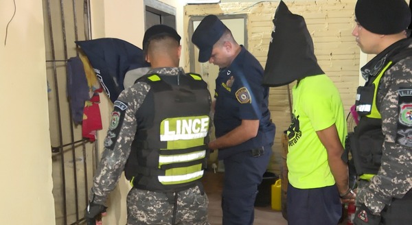 Tras robo a mujer policía, detienen a presuntos motoasaltantes - Unicanal