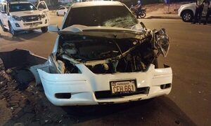 Abandonan vehículo tras accidente