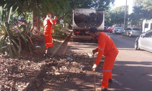 Tras reclamo, limpian paseo central en CDE