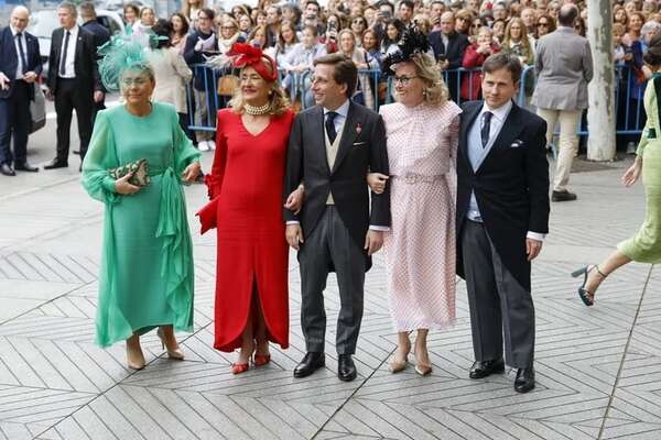La boda viral del alcalde de Madrid José Luis Martínez-Almeida y Teresa Urquijo - Soy un viral - ABC Color
