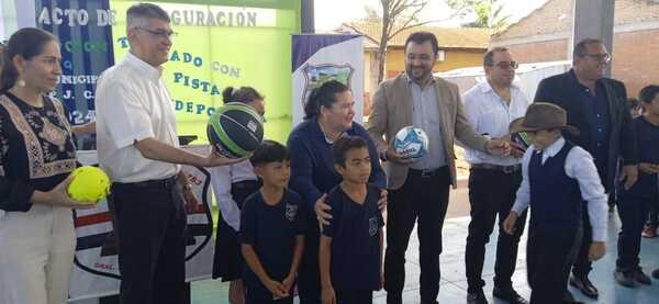 Inauguran tinglado con pista deportiva en escuela José Eduvigis Díaz del barrio María Victoria - Radio Imperio 106.7 FM