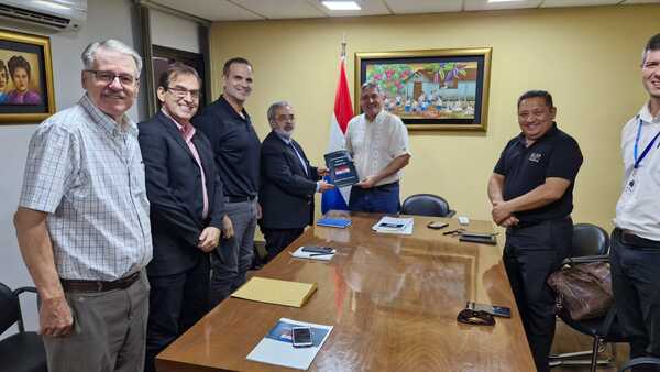 Ministro de Educación recibe la propuesta que aborda el Plan Nacional de Desarrollo Educativo 2040