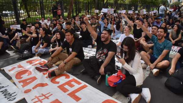 Universitarios rechazan “parches”, piden políticas sostenibles y recursos para programas