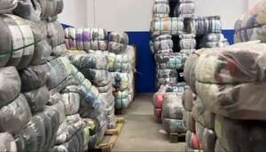 Video: allanan un depósito repleto de fardos de ropa americana usada - Nacionales - ABC Color
