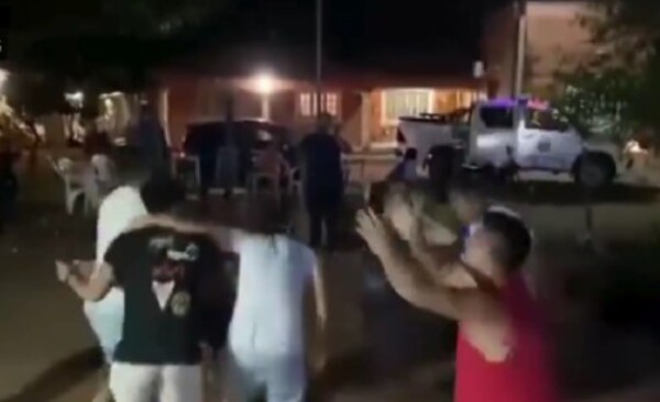 (VIDEO) Polis frenaron polución sonora familiar al son de “Tribu Comanche”