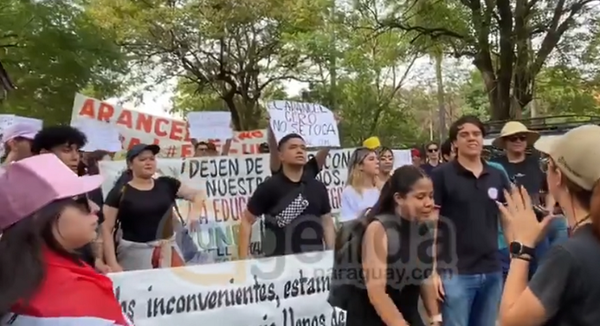 Estudiantes siguen con el paro por falta de acuerdo