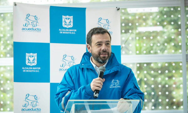 “Si no va a salir, no se bañe”, recomendó alcalde de Bogotá a la muchachada