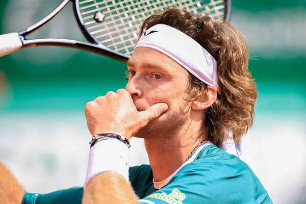 El campeón Rublev cae de entrada en Montecarlo, Sinner avanza sin problemas - Tenis - ABC Color