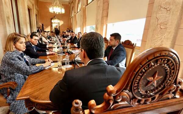 Mayoría de “estudiantes de la UNA” en gabinete de Santiago Peña - Política - ABC Color