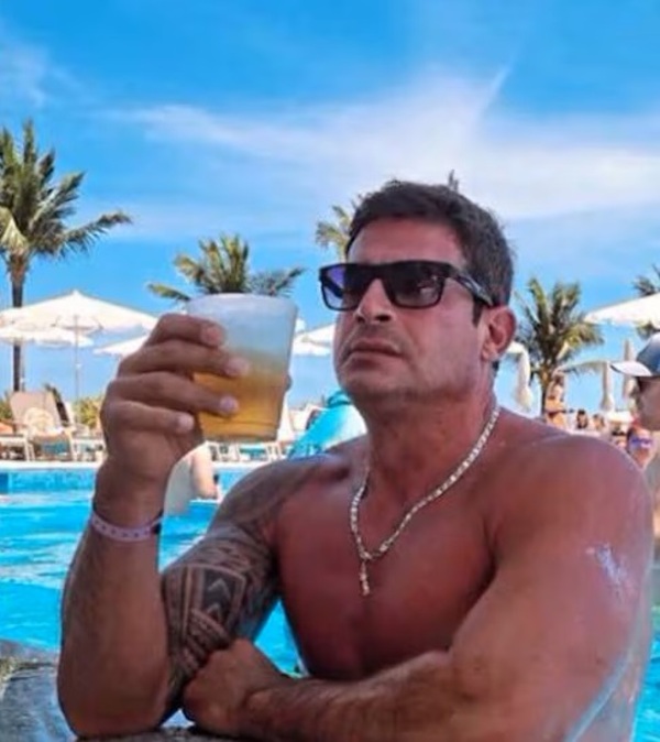 Exmodelo Pablo Rodríguez peló músculos en Cancún por cumple
