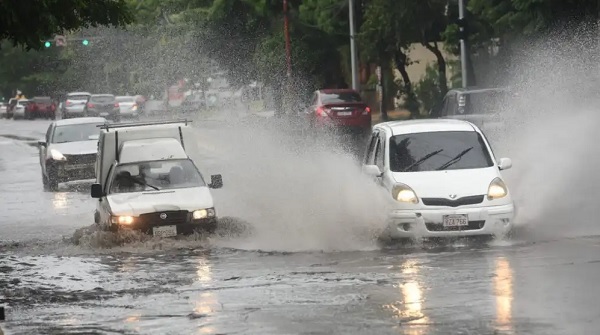 Alertan tormentas para 12 departamentos del país