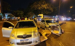 Violento accidente deja dos lesionadas frente al IPS