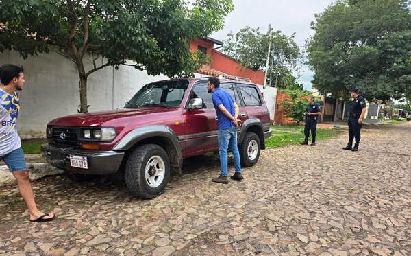 Roban y luego abandonan camioneta en Luque •