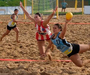 Paraguay consigue un triunfo en damas en el Sur Centroamericano de handbol de playa - La Tribuna