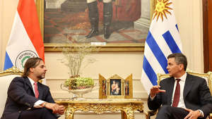 Presidente de Uruguay arribó al Paraguay este miércoles