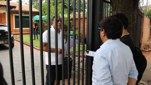 Fiscalía allana vivienda del ex intendente de Lambaré Roberto Cárdenas