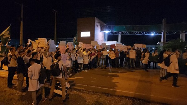 Estudiantes de la Universidad Nacional de Concepción se movilizan por el Arancel Cero