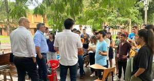 La Nación / Grupo de estudiantes en desacuerdo rechazan el diálogo con autoridades
