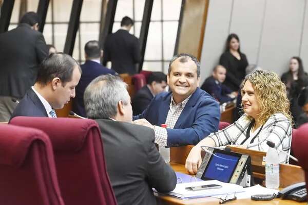 Rechazan castigar con cárcel el desacato al Congreso - Política - ABC Color