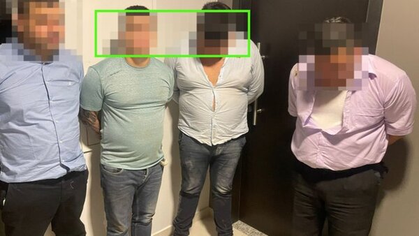 Colombianos detenidos con dólares falsos: Así funcionaba el esquema de estafa, según la Fiscalía